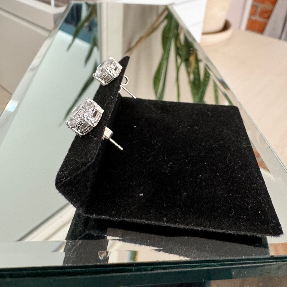 Solitair Sterling Silver Earrings - Picture 7 of 7